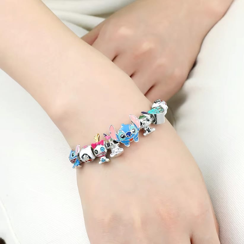Calendario Stitch: 2 Pulseras + 24 Charms Sorpresa
